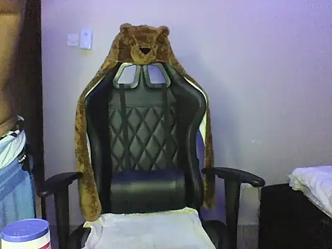 Candii wet  online show from March 8, 2026, 3:21 am