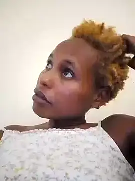 Snapshot of Candykitten chatting on February 14, 2025, 12:25 pm Candykitten online show from February 14, 2025, 12:25 pm