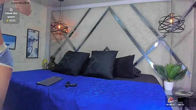 Snapshot of VladHellsing4 chatting on October 15, 2025, 2:50 pm VladHellsing4 online show from October 15, 2025, 2:50 pm