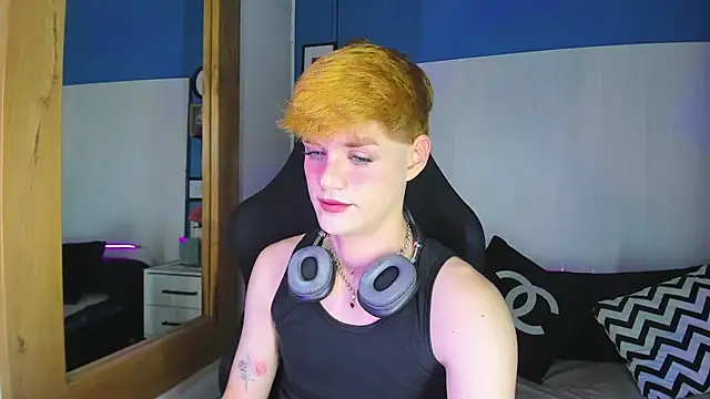 Snapshot of VladHellsing4 chatting on October 22, 2025, 2:28 pm VladHellsing4 online show from October 22, 2025, 2:28 pm