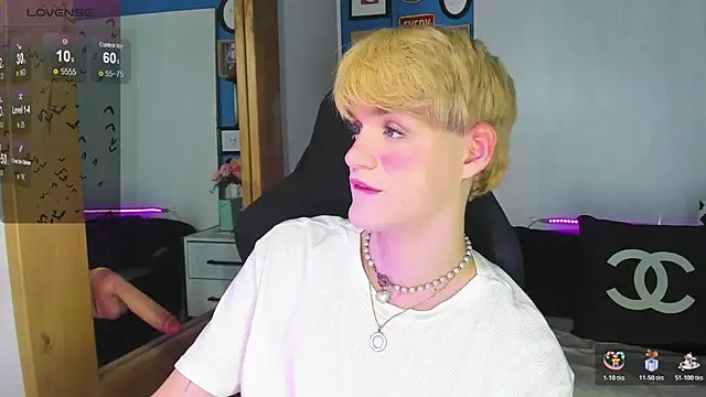 Snapshot of VladHellsing4 chatting on November 14, 2025, 2:49 pm VladHellsing4 online show from November 14, 2025, 2:49 pm