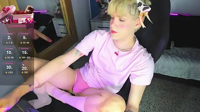 Snapshot of VladHellsing4 chatting on December 18, 2025, 2:23 pm VladHellsing4 online show from December 18, 2025, 2:23 pm