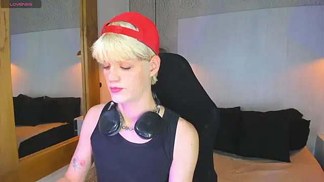 VladHellsing4 online show from March 10, 2026, 2:22 pm