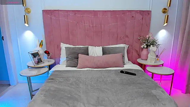 MilaVoxx online show from April 12, 2026, 4:50 am