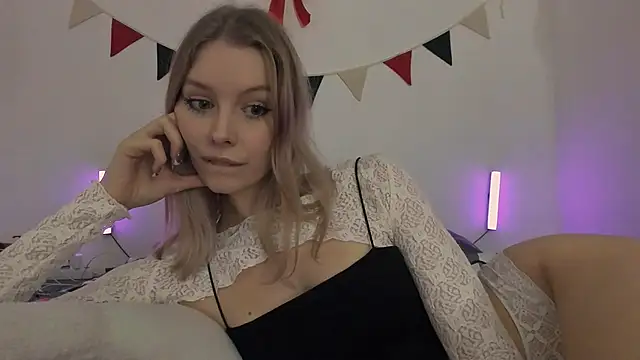 MiaDavis21 online show from March 7, 2025, 5:38 pm