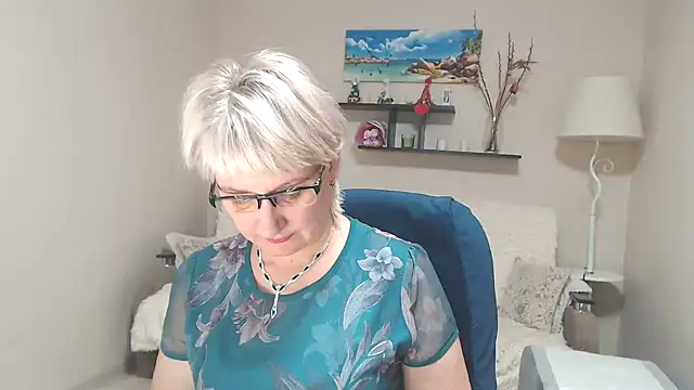 Snapshot of FleurMays chatting on December 4, 2024, 8:56 am FleurMays online show from December 4, 2024, 8:56 am