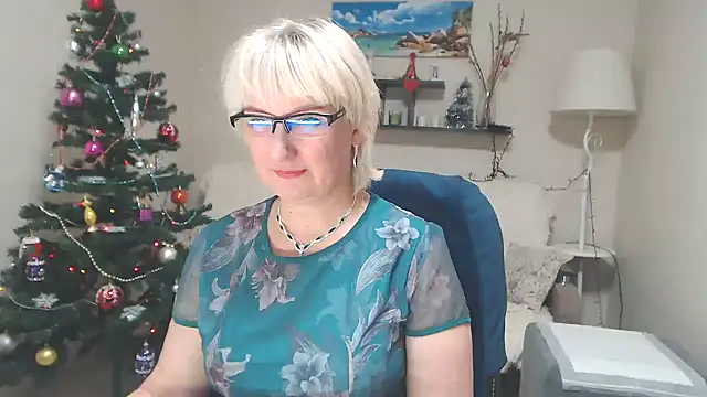 Snapshot of FleurMays chatting on December 20, 2024, 9:21 am FleurMays online show from December 20, 2024, 9:21 am