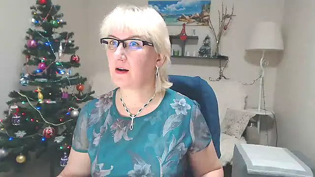 Snapshot of FleurMays chatting on December 20, 2024, 12:27 pm FleurMays online show from December 20, 2024, 12:27 pm