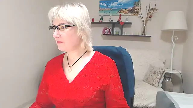 Snapshot of FleurMays chatting on February 3, 2025, 5:18 am FleurMays online show from February 3, 2025, 5:18 am