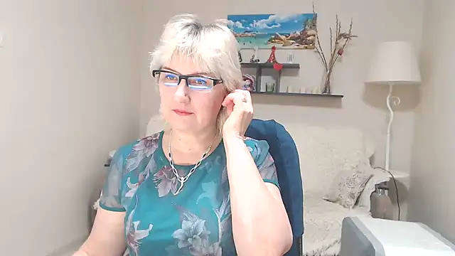 Snapshot of FleurMays chatting on February 23, 2025, 8:17 am FleurMays online show from February 23, 2025, 8:17 am