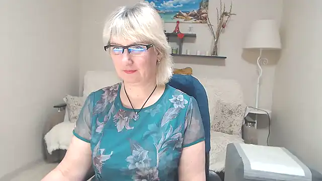 Snapshot of FleurMays chatting on March 17, 2025, 8:51 am FleurMays online show from March 17, 2025, 8:51 am