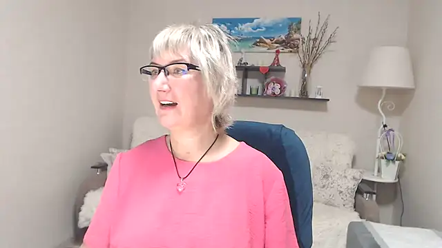 Snapshot of FleurMays chatting on October 11, 2025, 5:17 am FleurMays online show from October 11, 2025, 5:17 am