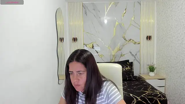 kathina giraldo online show from March 26, 2026, 12:55 pm