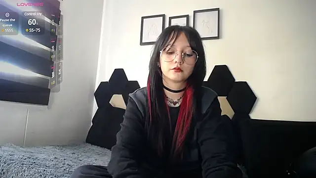 Snapshot of Maki_Zein chatting on January 7, 2025, 1:57 pm Maki Zein online show from January 7, 2025, 1:57 pm