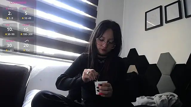 Snapshot of Maki_Zein chatting on January 14, 2025, 2:22 pm Maki Zein online show from January 14, 2025, 2:22 pm