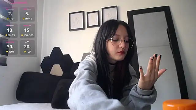 Snapshot of Maki_Zein chatting on January 17, 2025, 2:28 pm Maki Zein online show from January 17, 2025, 2:28 pm