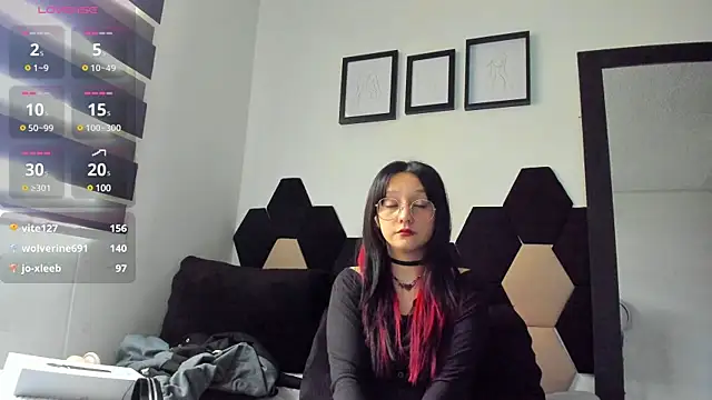 Snapshot of Maki_Zein chatting on January 28, 2025, 4:30 pm Maki Zein online show from January 28, 2025, 4:30 pm