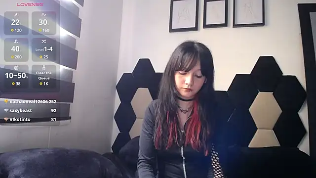 Snapshot of Maki_Zein chatting on February 14, 2025, 4:20 pm Maki Zein online show from February 14, 2025, 4:20 pm