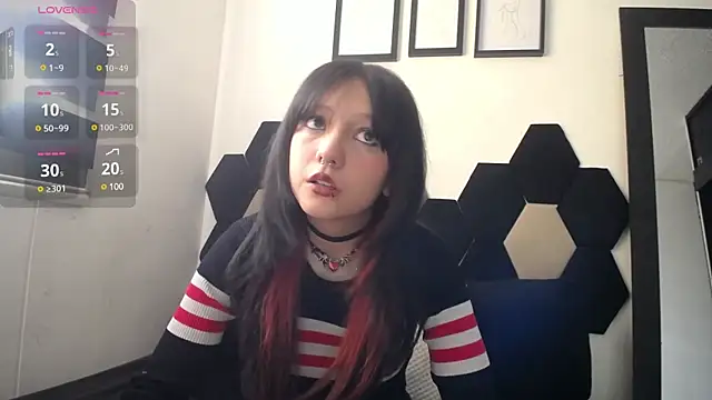 Snapshot of Maki_Zein chatting on February 18, 2025, 1:22 pm Maki Zein online show from February 18, 2025, 1:22 pm