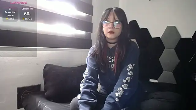 Snapshot of Maki_Zein chatting on March 11, 2025, 1:45 pm Maki Zein online show from March 11, 2025, 1:45 pm