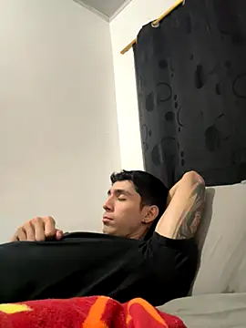 OliverBennet online show from October 26, 2025, 12:27 am