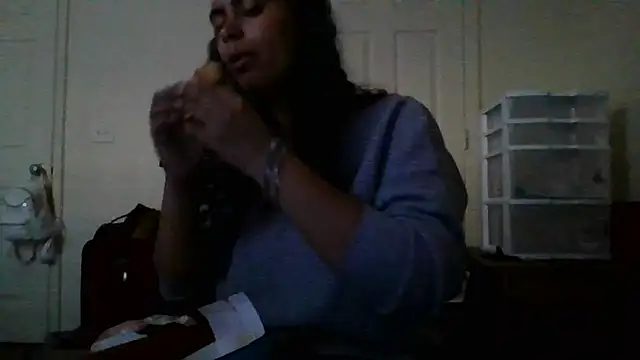 Snapshot of cinnaminnie chatting on January 17, 2025, 9:28 pm cinnaminnie online show from January 17, 2025, 9:28 pm