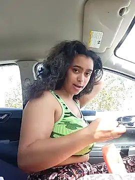 Snapshot of cinnaminnie chatting on March 5, 2025, 4:24 pm cinnaminnie online show from March 5, 2025, 4:24 pm