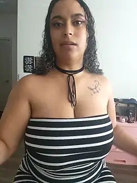 Snapshot of cinnaminnie chatting on September 13, 2025, 9:58 pm cinnaminnie online show from September 13, 2025, 9:58 pm