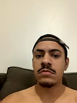 Snapshot of GabeHian1903 chatting on September 13, 2025, 4:34 am GabeHian1903 online show from September 13, 2025, 4:34 am