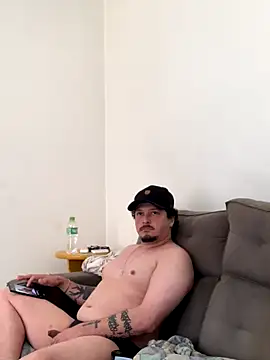 Snapshot of GabeHian1903 chatting on October 19, 2025, 12:06 pm GabeHian1903 online show from October 19, 2025, 12:06 pm