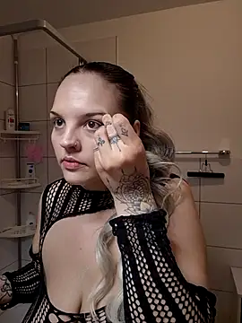 Snapshot of Jujuicy_97 chatting on February 5, 2026, 6:01 pm Jujuicy 97 online show from February 5, 2026, 6:01 pm