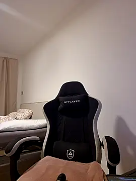 Snapshot of Jujuicy_97 chatting on February 17, 2026, 6:47 pm Jujuicy 97 online show from February 17, 2026, 6:47 pm