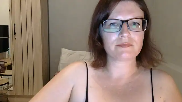 Snapshot of CrimsonMistress chatting on October 5, 2025, 10:18 pm CrimsonMistress online show from October 5, 2025, 10:18 pm