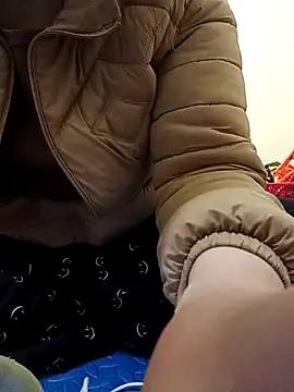 JasminePham online show from February 4, 2025, 2:10 pm