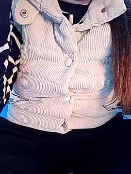 JasminePham online show from February 18, 2025, 1:21 am