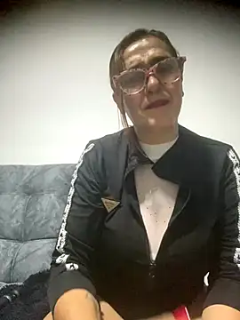 Snapshot of anastasia_and_jordan chatting on October 18, 2025, 9:43 am anastasia and jordan online show from October 18, 2025, 9:43 am