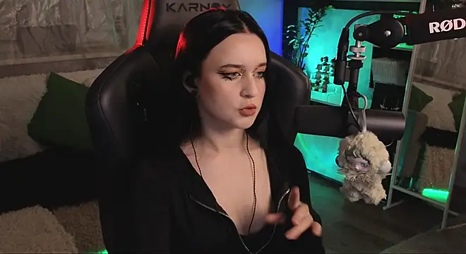 KiraLiLime online show from November 29, 2025, 6:22 pm