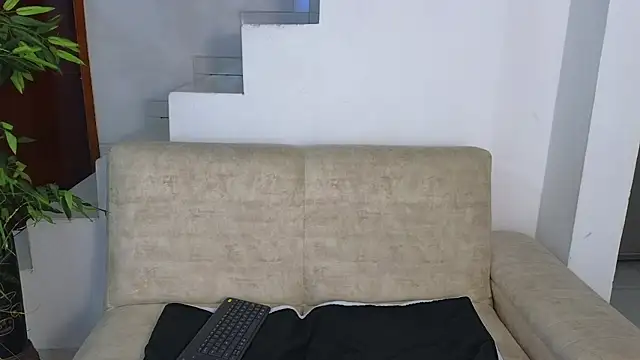 Lorenne Miller online show from November 5, 2025, 4:12 am