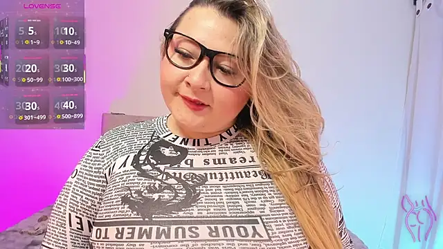 Snapshot of Kharla_Marin chatting on June 17, 2026, 1:41 am Kharla Marin online show from June 17, 2026, 1:41 am
