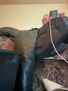 Snapshot of kikiwonderbar chatting on November 4, 2025, 12:48 pm kikiwonderbar online show from November 4, 2025, 12:48 pm