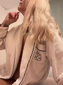 EmyLana online show from January 13, 2026, 9:03 am