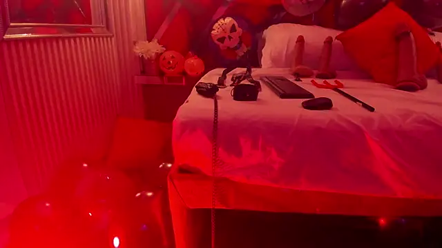 Snapshot of SusanCouper chatting on October 24, 2025, 11:56 pm SusanCouper online show from October 24, 2025, 11:56 pm