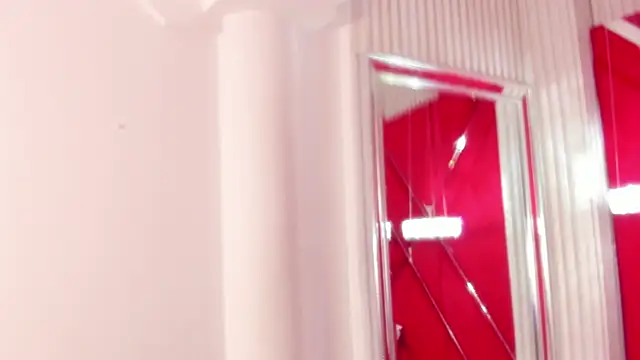 Snapshot of SusanCouper chatting on December 20, 2025, 11:06 am SusanCouper online show from December 20, 2025, 11:06 am