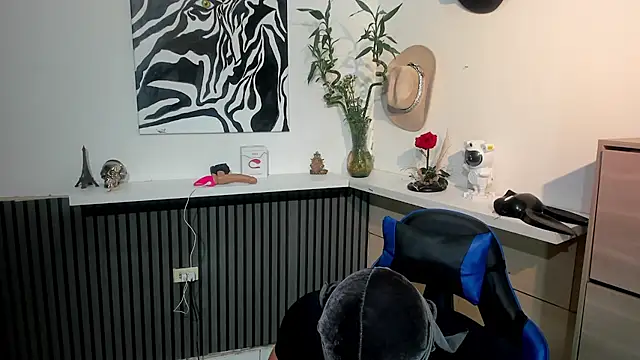 Snapshot of Daemon21 chatting on February 3, 2026, 7:52 pm Daemon21 online show from February 3, 2026, 7:52 pm