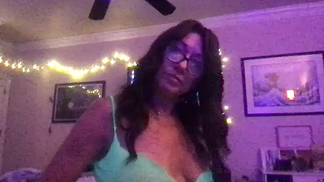 Snapshot of karrmmaa chatting on January 8, 2025, 2:03 am karrmmaa online show from January 8, 2025, 2:03 am