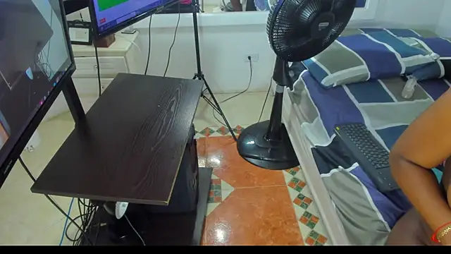 Evelonga 707 online show from January 11, 2025, 7:05 pm