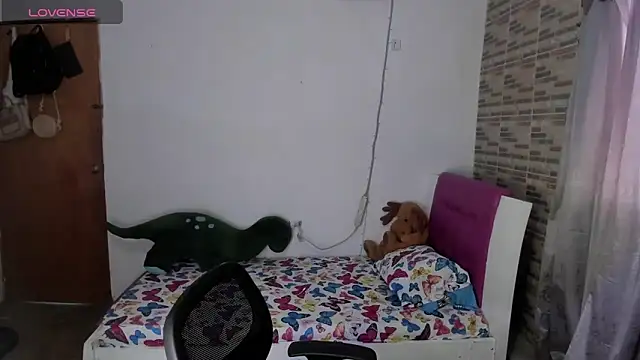  Amelia Johns  online show from April 14, 2026, 4:02 pm