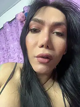 hellendollxxx online show from April 19, 2026, 9:39 pm