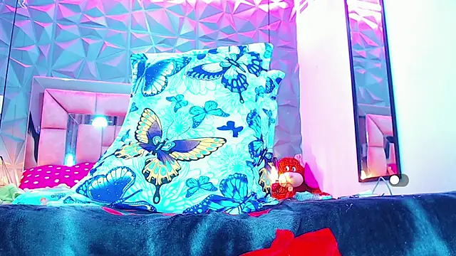 Doll IvannaTs online show from December 22, 2024, 6:06 am