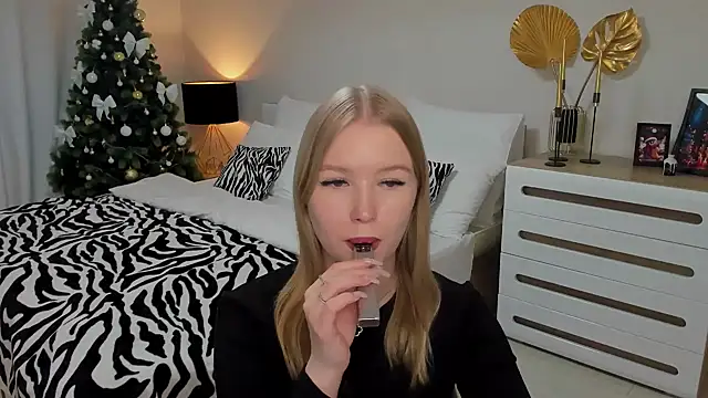 shy  lady online show from January 10, 2025, 2:34 pm